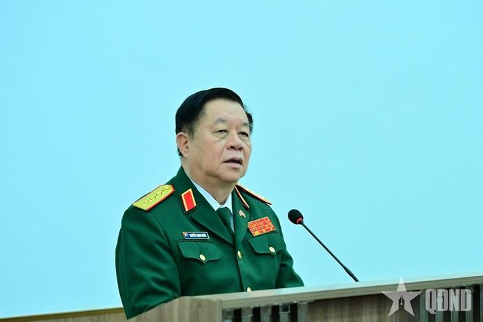  Đại tướng Nguyễn Trọng Nghĩa phát biểu động viên các học viên quân sự Việt Nam.