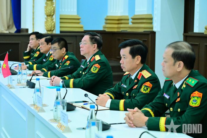 Các đại biểu dự buổi tiếp. 
