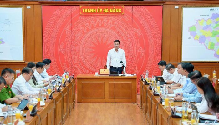 Bí thư Thành ủy Lê Ngọc Quang phát biểu chỉ đạo tại buổi làm việc.