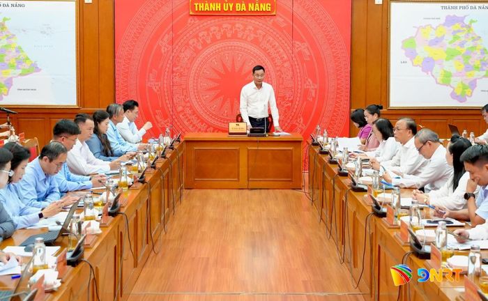 Bí thư Thành ủy Lê Ngọc Quang phát biểu mở đầu buổi làm việc. Ảnh: T.CÔNG