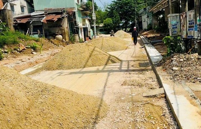 Xã Nam Phước đang yêu cầu nhà thầu khắc phục khó khăn về vật liệu để đẩy nhanh tiến độ.