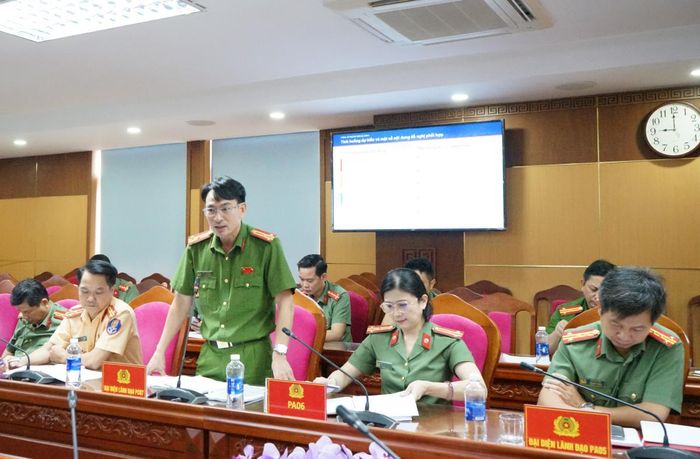 Lãnh đạo các phòng nghiệp vụ phát biểu tại hội nghị