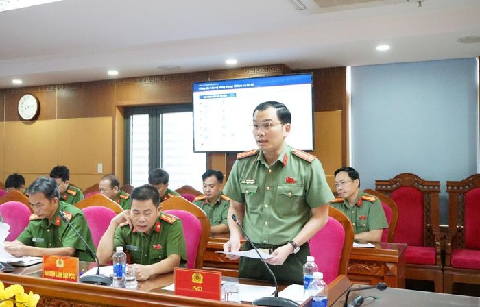 Lãnh đạo các phòng nghiệp vụ phát biểu tại hội nghị