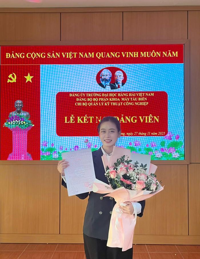 Năm 2025, Hà được kết nạp vào Đảng Cộng sản Việt Nam.