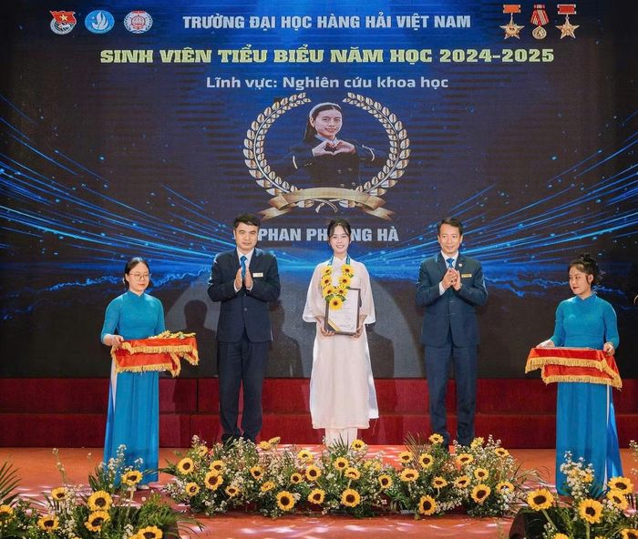 Phương Hà đạt danh hiệu “Sinh viên tiêu biểu” cấp trường, năm học 2024 - 2025.