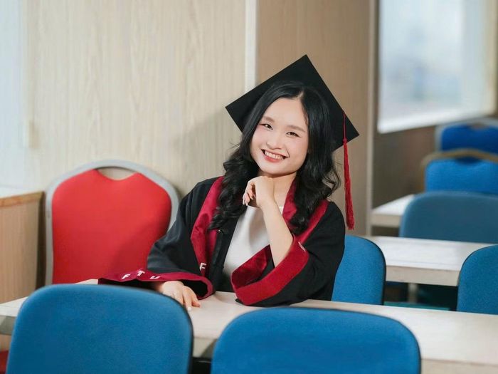 Nguyễn Thanh Bình đạt IELTS 8.5, có trình độ tiếng Trung tương đương HSK 5 và chứng chỉ tiếng Pháp DELF A2.