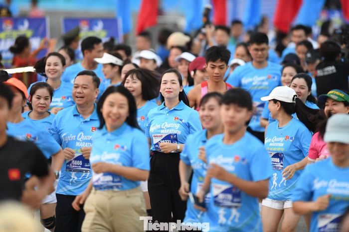 Các vận động viên tham gia giải chạy.