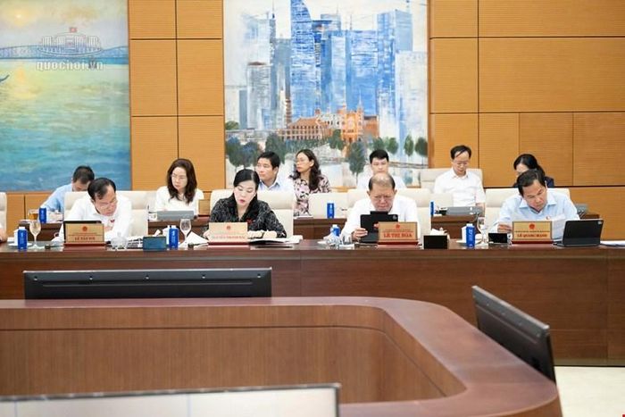  Các đại biểu dự phiên họp, sáng 23-9. Ảnh: Quochoi.vn 