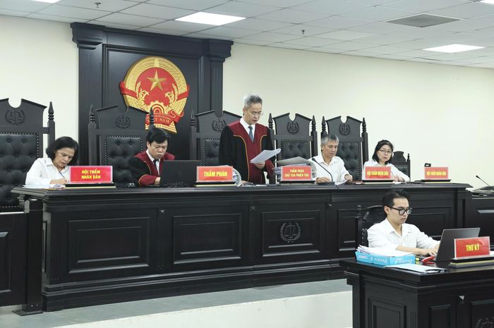  Hội đồng xét xử tại phiên tòa, sáng 23-9. Ảnh: ANH PHÙNG 