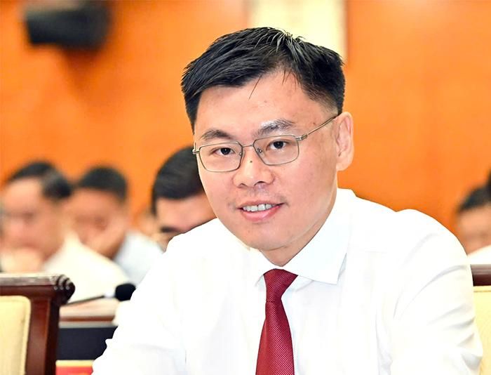  Tại kỳ họp, các đại biểu đã bầu đồng chí Trương Minh Huy Vũ, Viện trưởng Viện Nghiên cứu phát triển TPHCM, Chủ tịch Cơ quan điều hành Trung tâm Tài chính quốc tế Việt Nam tại TPHCM, ĐBQH khóa 16, giữ chức Phó Chủ tịch UBND TPHCM khóa 11, nhiệm kỳ 2026-2031 