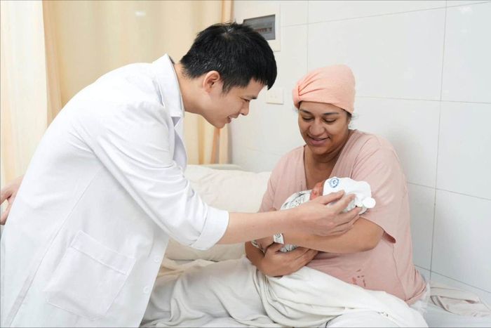  Hai mẹ con sản phụ người Maroc ổn định sau ca mổ 