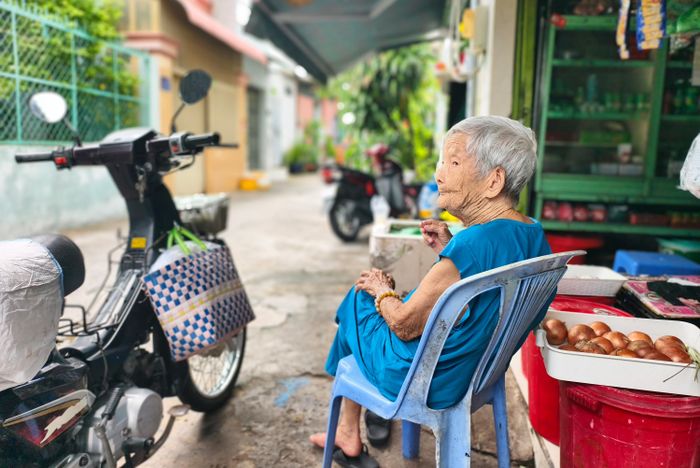 Một góc khu dân cư ven bờ Nam kênh Đôi, nơi sẽ có nhiều thay đổi trong những năm tới. Ảnh: NGUYỄN TÂN