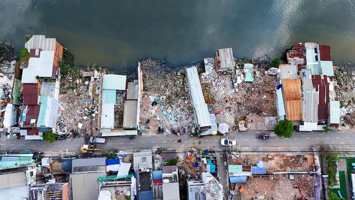 Phía bờ Bắc đã được giải tỏa và khởi công dự án từ tháng 8-2025. Ảnh: MẠNH THẮNG