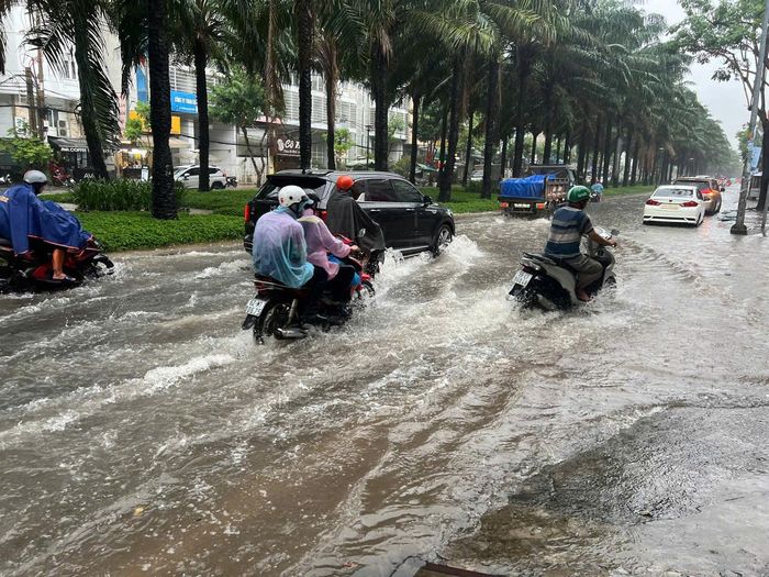  Ngập đường 9A, Khu dân cư Trung Sơn, xã Bình Hưng, TPHCM. Ảnh: QUỐC HÙNG 