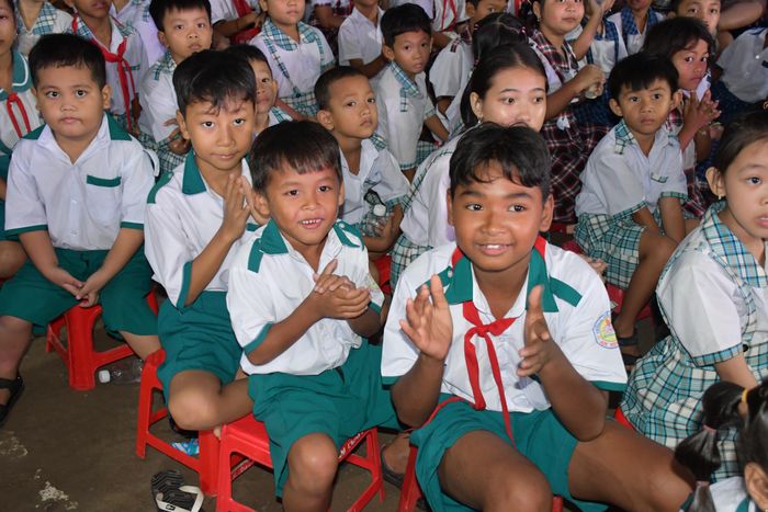 Các em nhỏ vui tươi trong đêm hội trung thu do Báo SGGP phối hợp với các cơ quan, đơn vị tổ chức