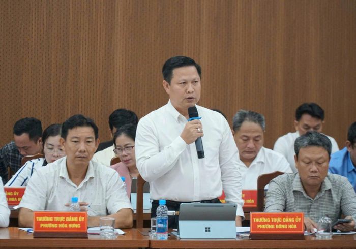Đồng chí Võ Trọng Tài, Chủ tịch UBND phường Đông Hòa báo cáo kết quả 9 tháng đầu năm 2026 của địa phương