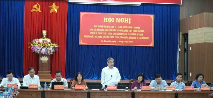 Đồng chí Nguyễn Phước Lộc chủ trì buổi làm việc với Ban Thường vụ Đảng ủy 8 phường, xã
