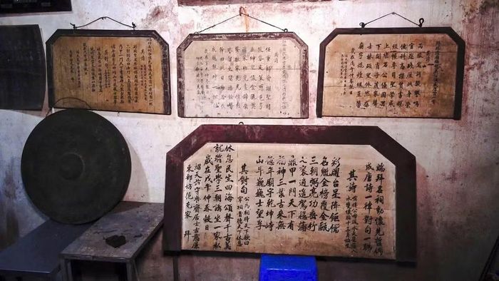 Không có bảng vàng nào ghi tên người mẹ đã chắt chiu nuôi dưỡng con. Cũng không có chức tước nào có thể đo đếm hết sự hy sinh của người phụ nữ thay người đã khuất chăm lo cho con trẻ. Nhưng với một gia tộc, bà là biểu tượng cho đức hạnh, sự tảo tần và nền móng gia phong giúp dòng họ Nguyễn Quý ghi dấu ấn sâu đậm trong lịch sử khoa bảng và triều chính. (Những dấu tích, tư liệu và ký ức về các thế hệ dòng họ Nguyễn Quý được lưu giữ tại nhà thờ Chi cụ Đồng Thần).