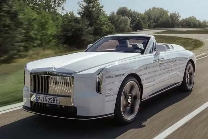 Sau khi được ra mắt hồi tháng 4 năm nay dưới dạng ý tưởng, chiếc mui trần Rolls-Royce Nightingale siêu sang dựa trên cơ sở dòng coupe điện Spectre đang được hãng phát triển với quy trình thử nghiệm cầu kỳ.