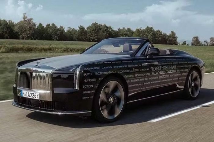 Nhưng ở phân khúc siêu sang này, sự hoàn hảo chính là một trong những yếu tố chính khiến Rolls-Royce thu hút được khách hàng - đặc biệt khi mỗi chiếc Nightingale có giá hàng chục triệu USD. Đó là lý do hãng phải đưa chiếc xe qua quy trình thử nghiệm ngặt nghèo không kém các mẫu xe thương mại khác để đảm bảo mọi thứ trơn tru nhất.
