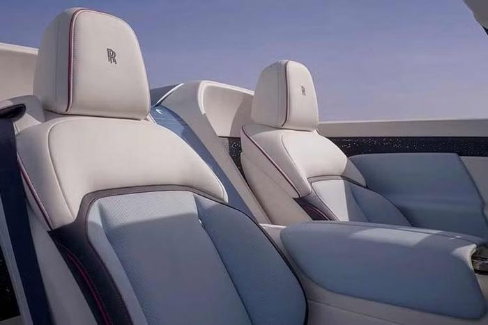 Tên gọi của xe có nghĩa là Le Rossigni trong tiếng Pháp, và cũng là tên biệt thự của ngài Henry Royce trên vùng Riviera. Royce và nhóm của ngài đã sử dụng biệt thự này làm cơ sở thử nghiệm khi đưa các mẫu xe vào thử nghiệm khắp châu Âu, và Rolls-Royce hiện đại tuyên bố sẽ dành 350 tuần để thử nghiệm những chiếc Nightingale được chế tạo thủ công tại các địa điểm tương tự.