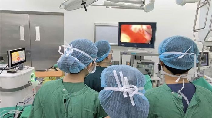 Ê-kíp phẫu thuật cho bệnh nhân - Ảnh BVCC