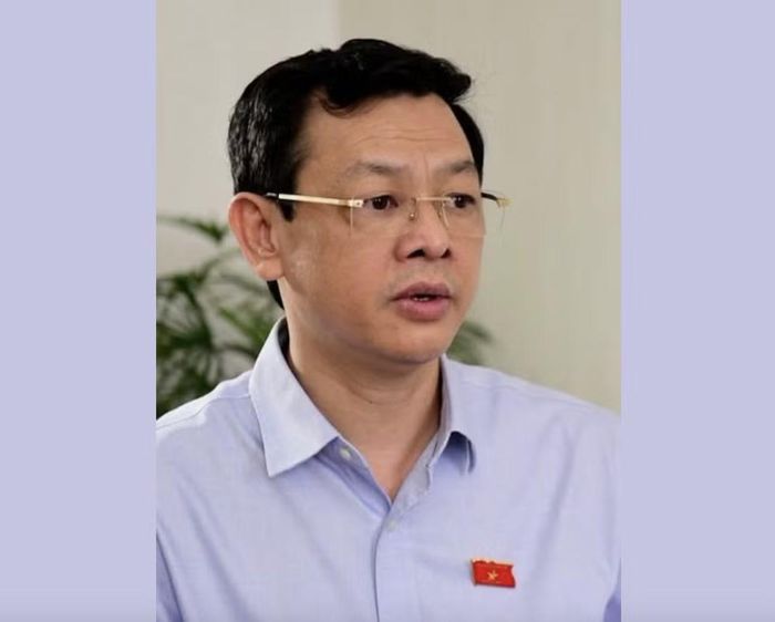 Ông Nguyễn Tri Thức.
