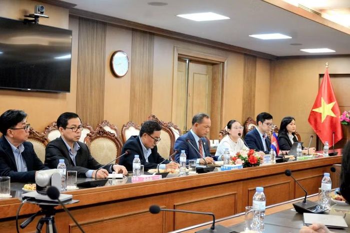 Đoàn công tác Bộ Giáo dục, Thanh niên và Thể thao Campuchia.