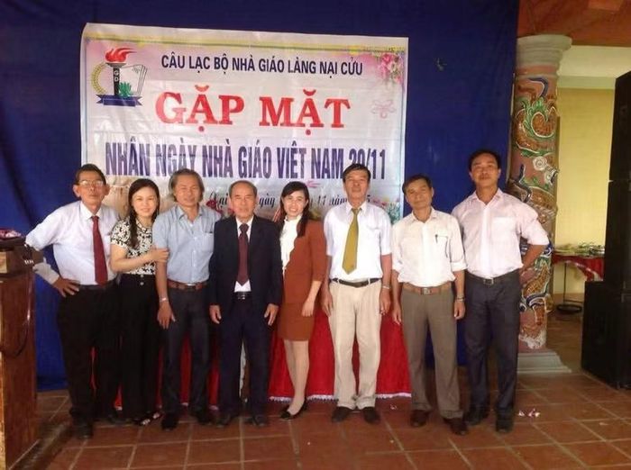 Câu lạc bộ Nhà giáo làng Nại Cửu gặp mặt truyền thống. Ảnh: Võ Thanh Tùng.