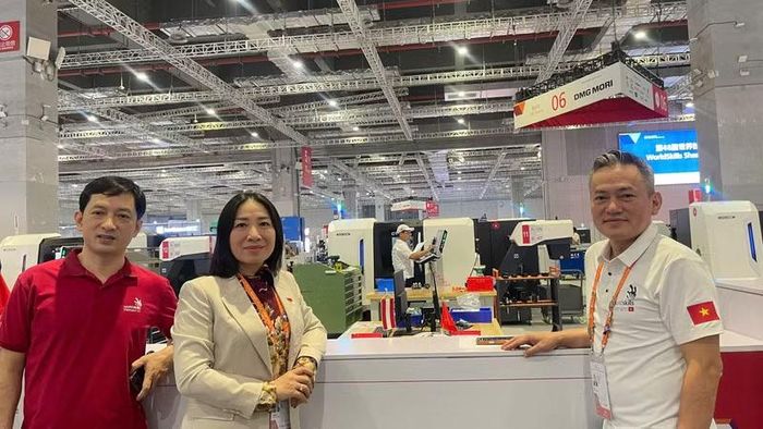 Sau lễ khai mạc, các thí sinh bước vào những phần thi đầu tiên trong ngày 23/9. Đây là thời điểm các đại diện Việt Nam chính thức đối mặt với yêu cầu kỹ thuật, áp lực thời gian và những tiêu chuẩn nghề nghiệp được đặt ra tại một kỳ thi kỹ năng nghề quy mô quốc tế.