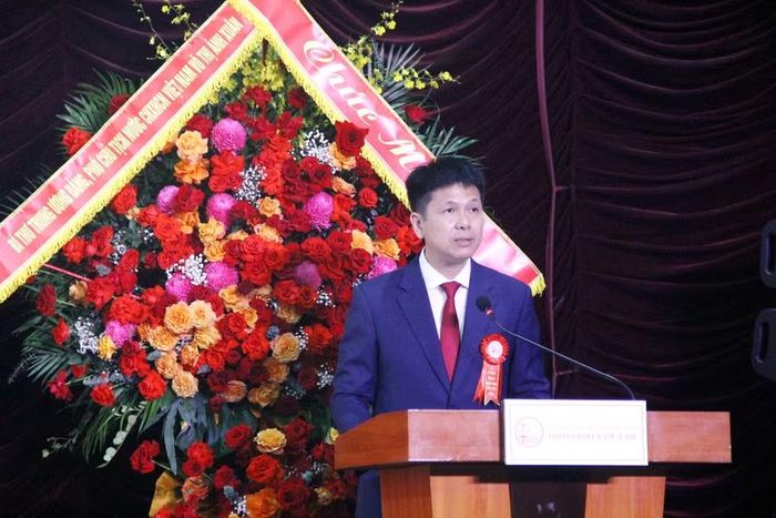 PGS.TS Nguyễn Hiệu - Phó Giám đốc Đại học Quốc gia Hà Nội phát biểu tại buổi lễ.