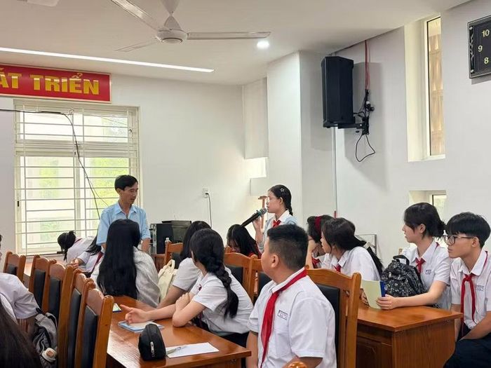 Trường THCS Trưng Vương (phường Hải Châu - TP Đà Nẵng) tổ chức đối thoại giữa ban cán sự lớp và lãnh đạo nhà trường. Ảnh: NTCC.