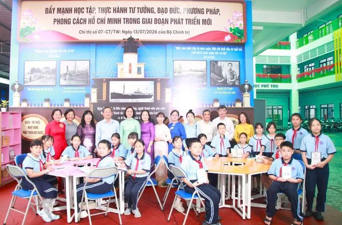 Các nội dung tại không gian cũng được số hóa bằng mã QR, giúp người xem dễ dàng tiếp cận những câu chuyện, hình ảnh và tư liệu về Bác.
