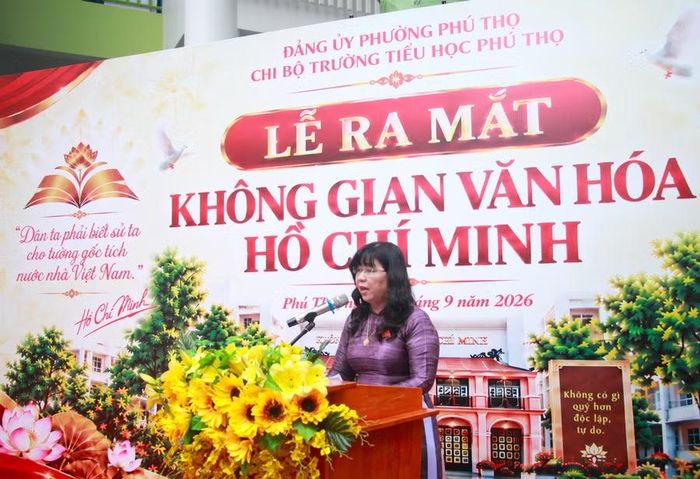 Bà Nguyễn Thị Kim Hương phát biểu tại buổi lễ.