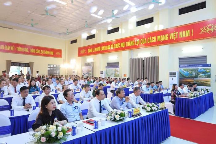 Các đại biểu dự hội nghị.