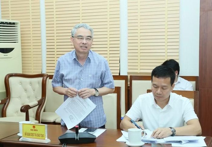 Ông Phạm Đồng Thụy - Giám đốc Sở GD&ĐT tỉnh Hưng Yên phát biểu tại cuộc họp.