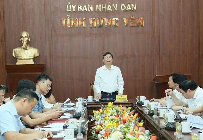 Ông Phạm Văn Nghiêm - Phó Chủ tịch UBND tỉnh Hưng Yên chủ trì cuộc họp.