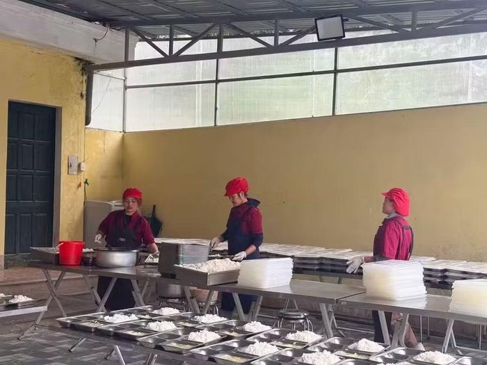 Các bếp ăn phải bảo đảm an toàn, đúng thực đơn.
