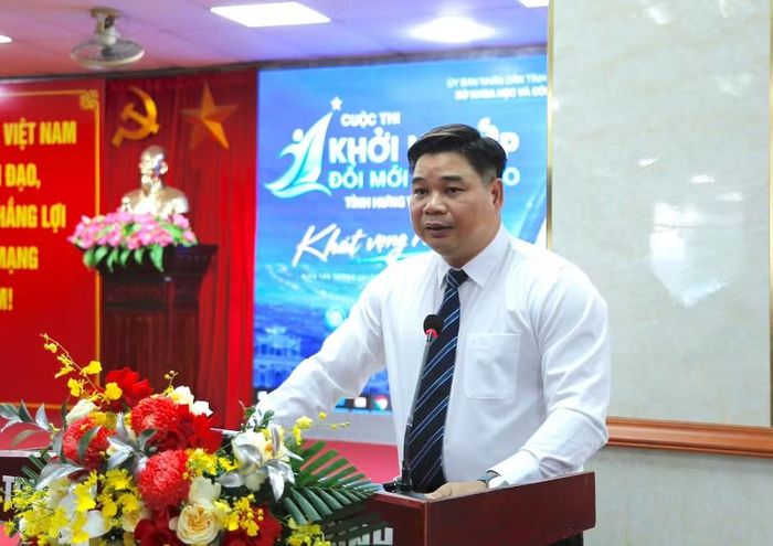 TS. Hà Văn Đổng - Phó Hiệu trưởng Trường Đại học Thái Bình phát biểu khai mạc diễn đàn.