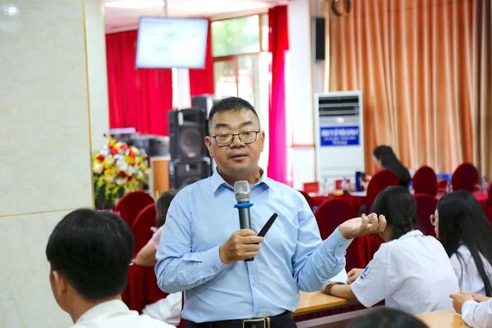 Chuyên gia truyền cảm hứng khởi nghiệp sáng tạo cho học sinh, sinh viên.