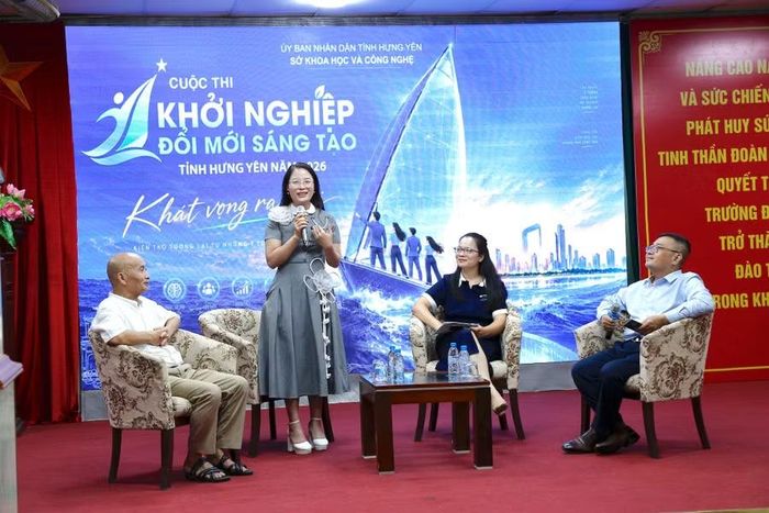 Phiên trao đổi, tư vấn, giải đáp khó khăn, hỗ trợ các nhóm hoàn thiện ý tưởng.