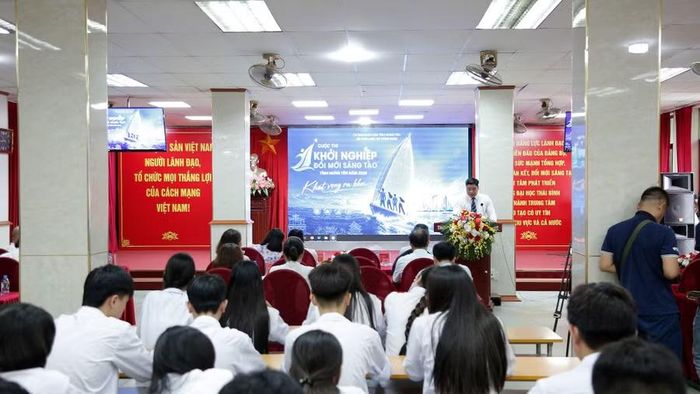 Quang cảnh diễn đàn.