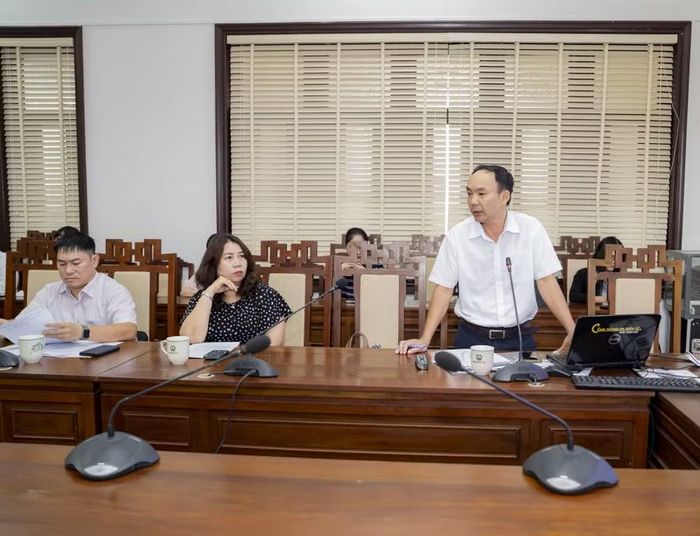 Đại diện Sở VHTT&DL TP Huế báo cáo tại buổi làm việc.