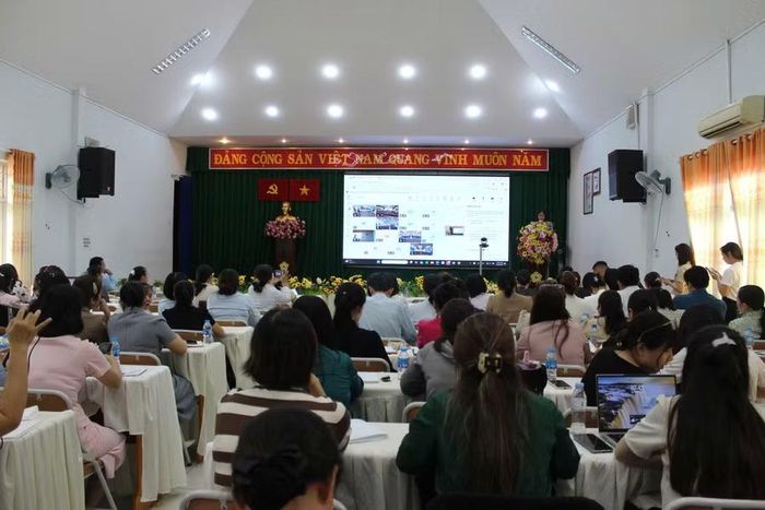 Toàn cảnh hội nghị với sự tham gia trực tuyến của 168 phường, xã, đặc khu tại TPHCM.