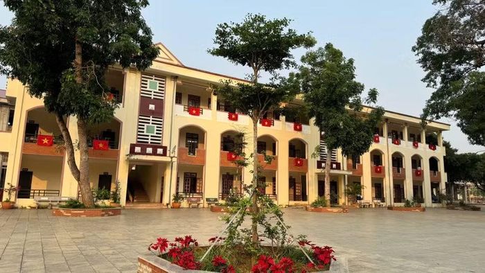 Trường THPT Mai Sơn được xây dựng khang trang.