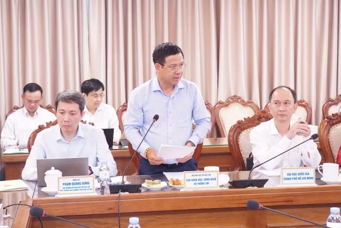 Ông Nguyễn Sơn Hải - Quyền Cục trưởng Cục Khoa học, Công nghệ và Thông tin báo cáo tại phiên họp.