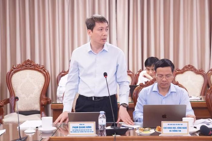 Thứ trưởng Phạm Quang Hưng phát biểu tại phiên họp.
