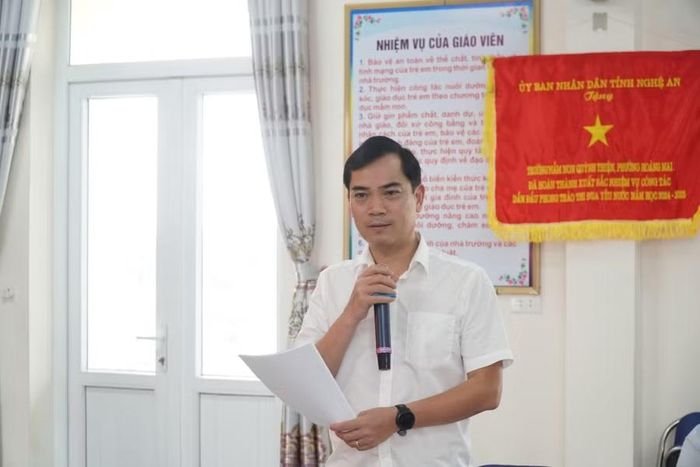 Ông Nguyễn Văn Khoa - Giám đốc Sở GD&ĐT Nghệ An trao đổi tại buổi làm việc. Ảnh: Hồ Lài