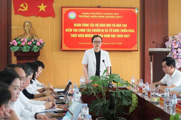 Thứ trưởng Bộ GD&ĐT Nguyễn Thị Quyên Thanh cùng đoàn công tác làm việc tại Trường Mầm non Hoàng Mai 1, Nghệ An.