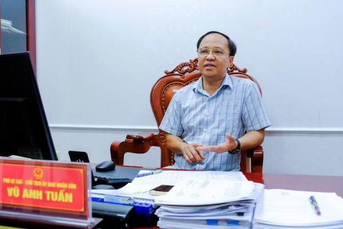 Ông Vũ Anh Tuấn - Chủ tịch UBND xã Yên Sơn chia sẻ với Báo GD&TĐ.